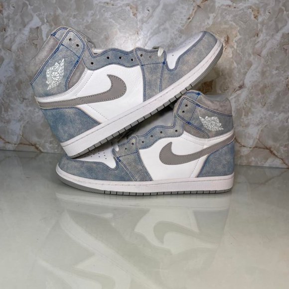 Jordan 1 Hyper Royal(UA) Size 12 - Picture 2 of 4